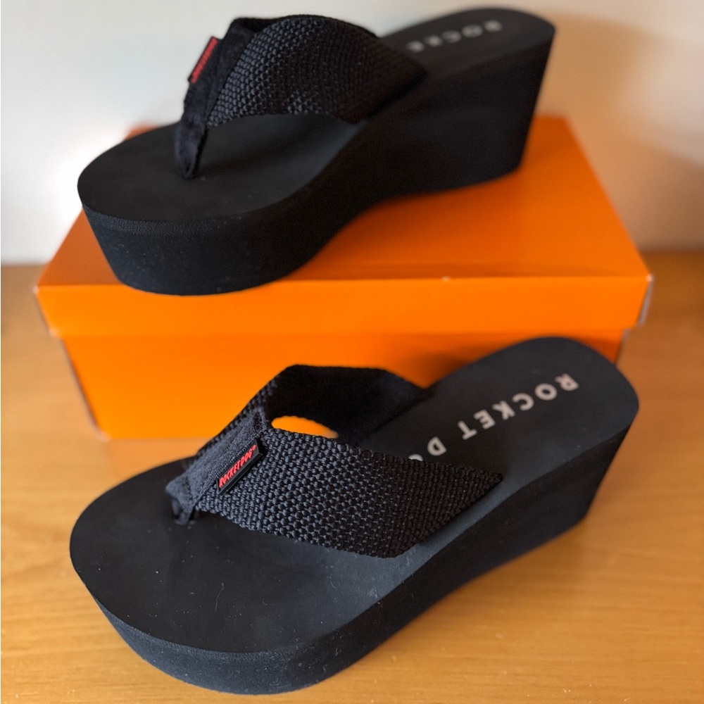 Rocket Dog Black Platform Flip Flops - New in Box